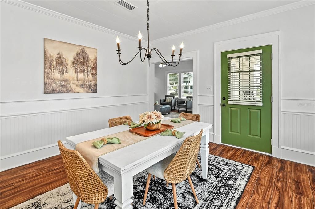 For Sale: $599,900 (3 beds, 2 baths, 1318 Square Feet)