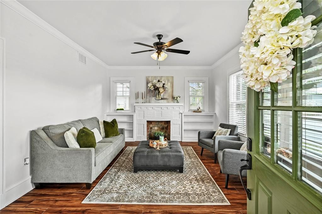 For Sale: $599,900 (3 beds, 2 baths, 1318 Square Feet)