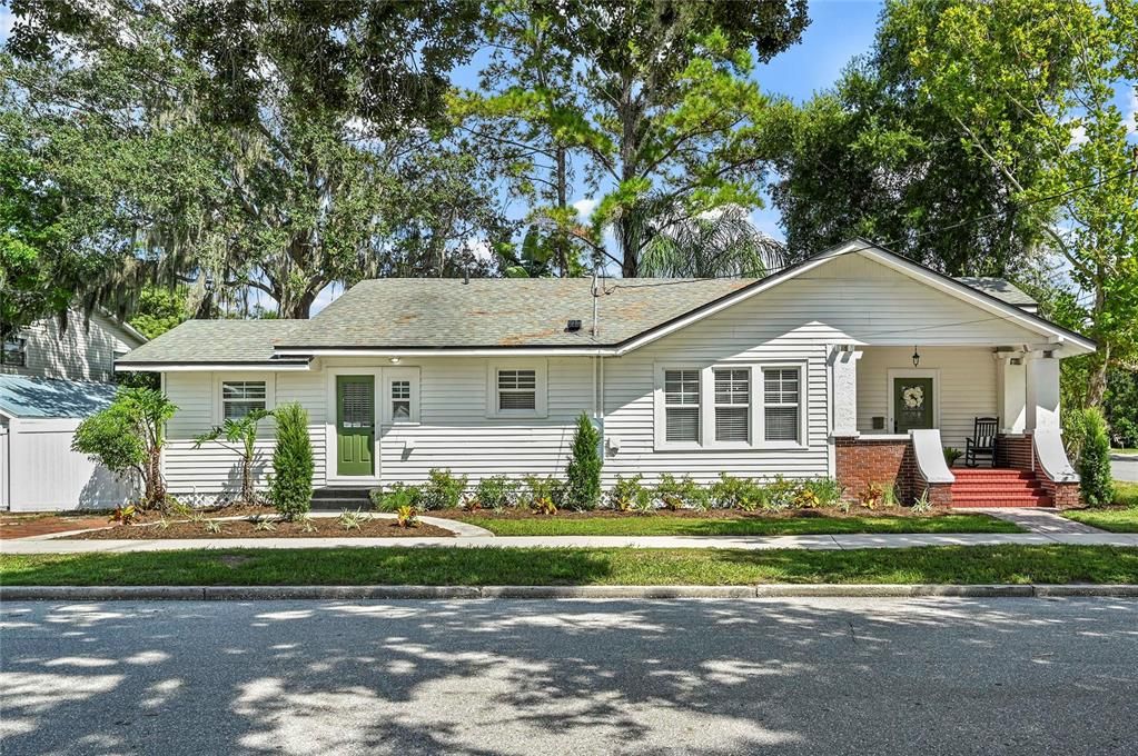 For Sale: $599,900 (3 beds, 2 baths, 1318 Square Feet)
