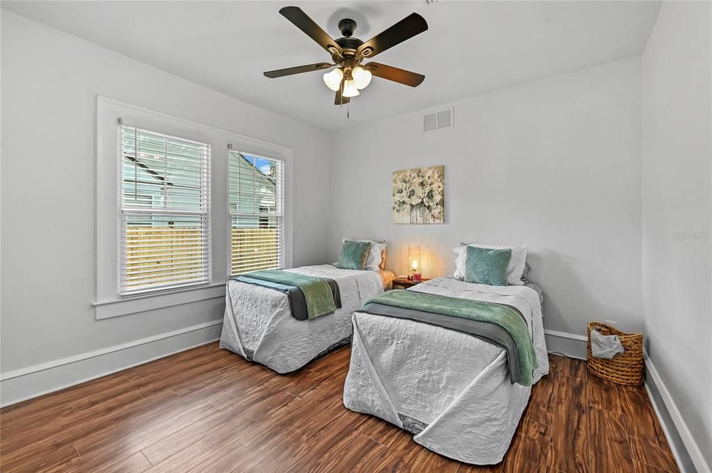 For Sale: $599,900 (3 beds, 2 baths, 1318 Square Feet)
