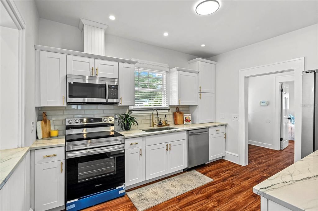 For Sale: $599,900 (3 beds, 2 baths, 1318 Square Feet)