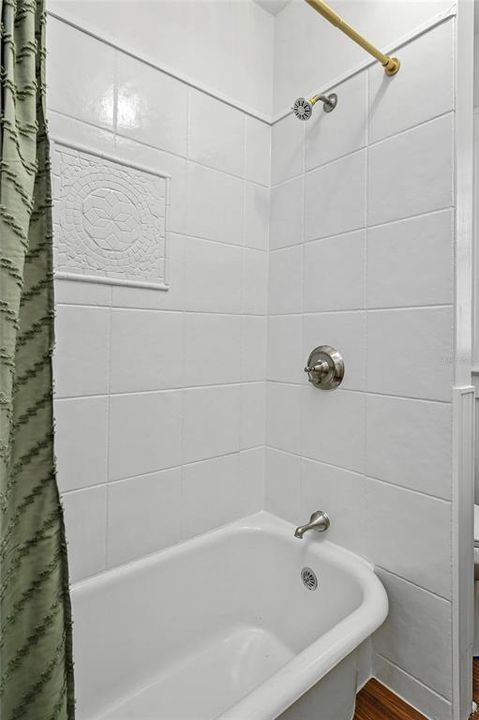 For Sale: $599,900 (3 beds, 2 baths, 1318 Square Feet)