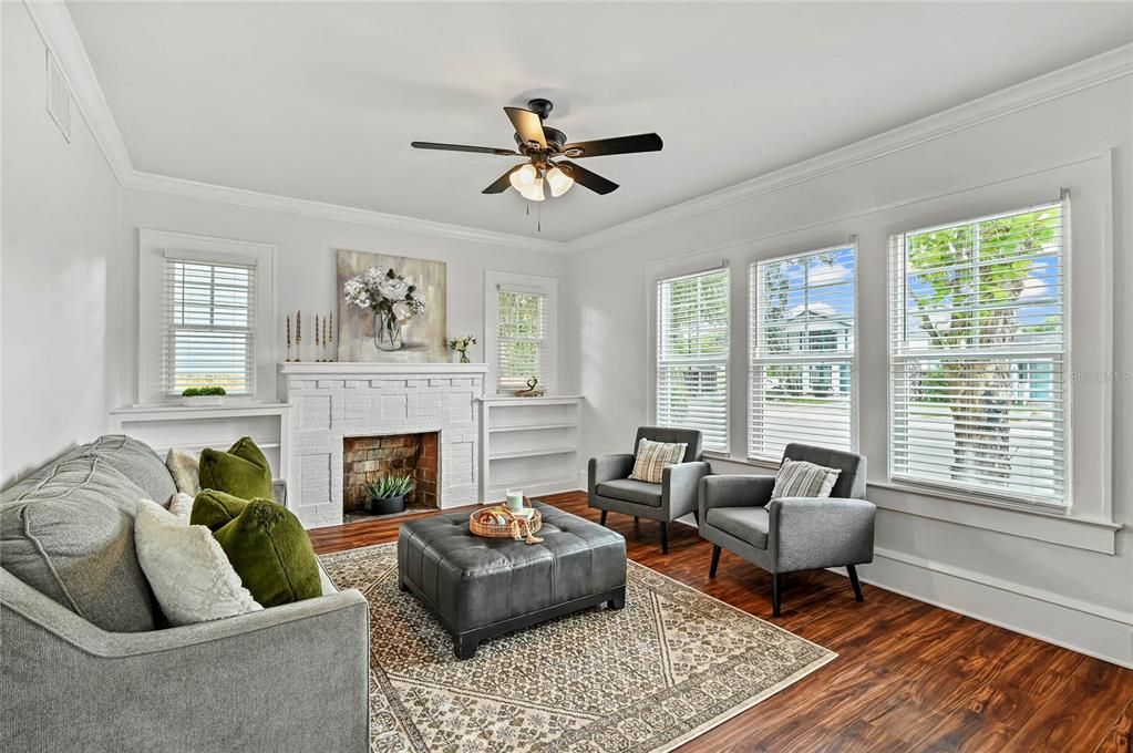 For Sale: $599,900 (3 beds, 2 baths, 1318 Square Feet)