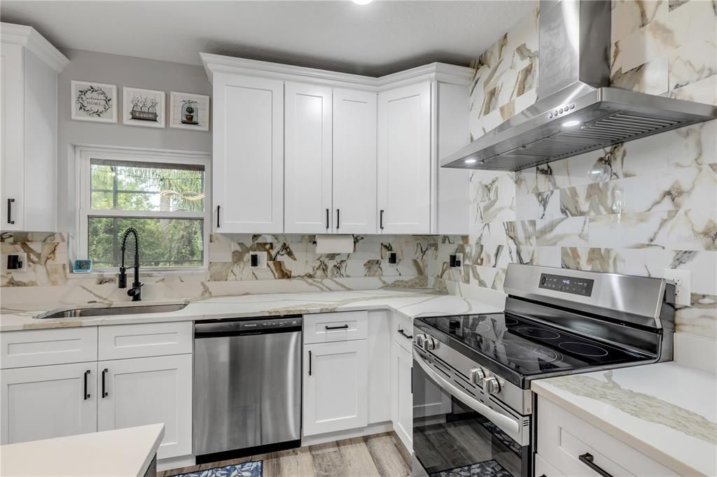 For Sale: $460,000 (3 beds, 2 baths, 1607 Square Feet)