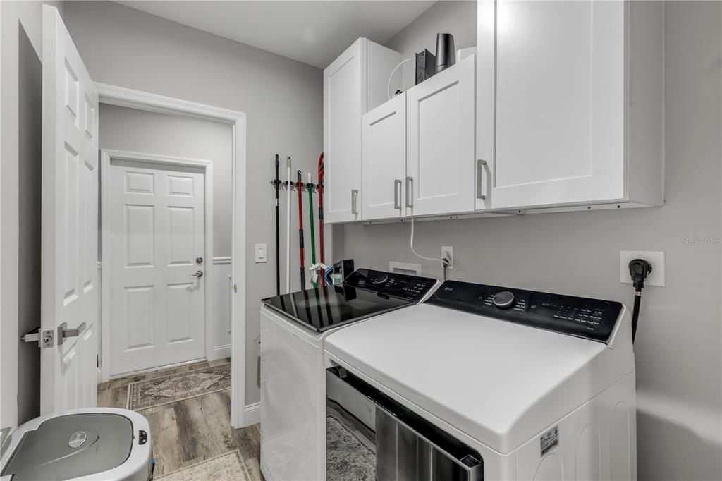 For Sale: $460,000 (3 beds, 2 baths, 1607 Square Feet)