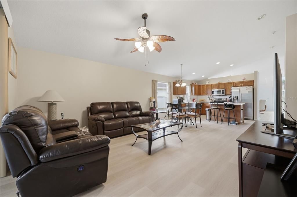 En Venta: $419,900 (3 camas, 2 baños, 2032 Pies cuadrados)