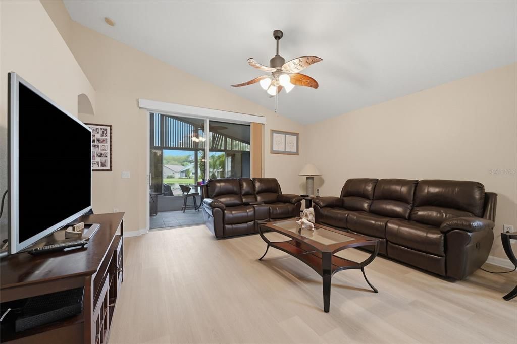 En Venta: $419,900 (3 camas, 2 baños, 2032 Pies cuadrados)
