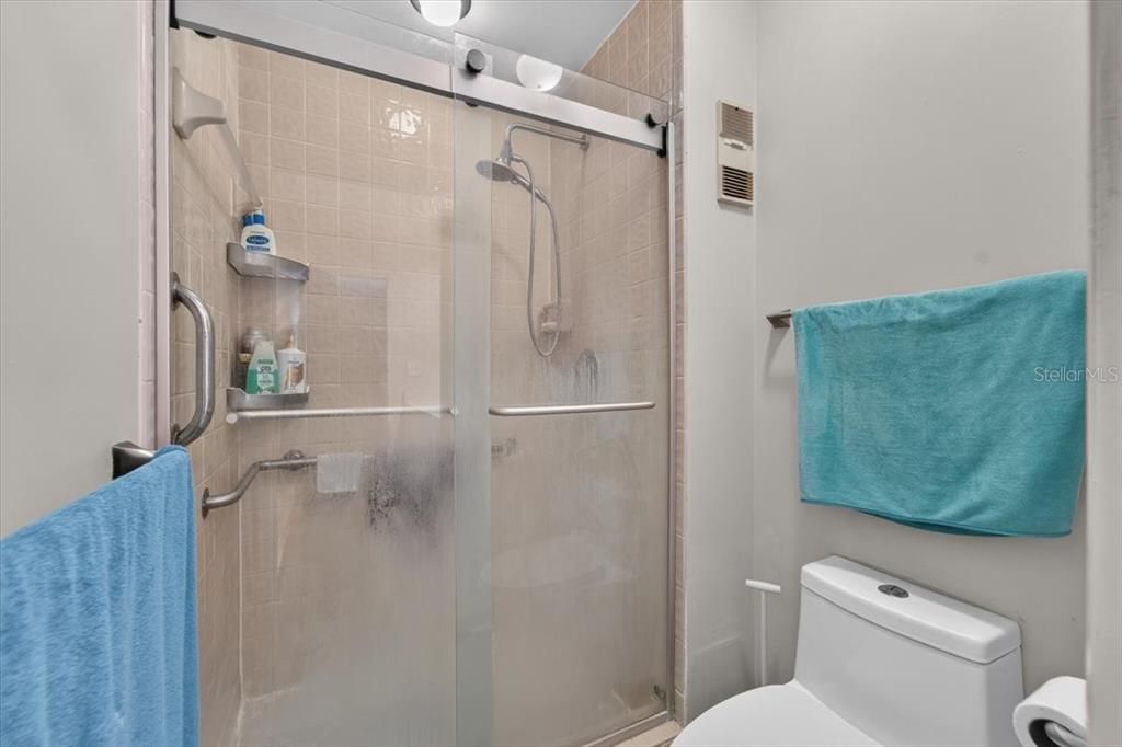 En Venta: $239,000 (2 camas, 2 baños, 1140 Pies cuadrados)