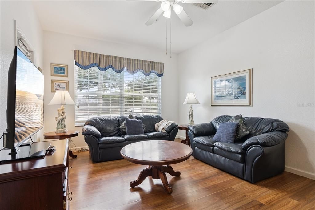 For Sale: $244,900 (3 beds, 2 baths, 1402 Square Feet)