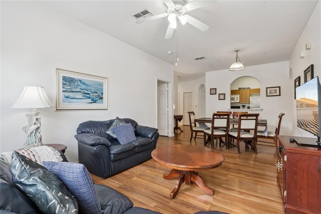 For Sale: $244,900 (3 beds, 2 baths, 1402 Square Feet)