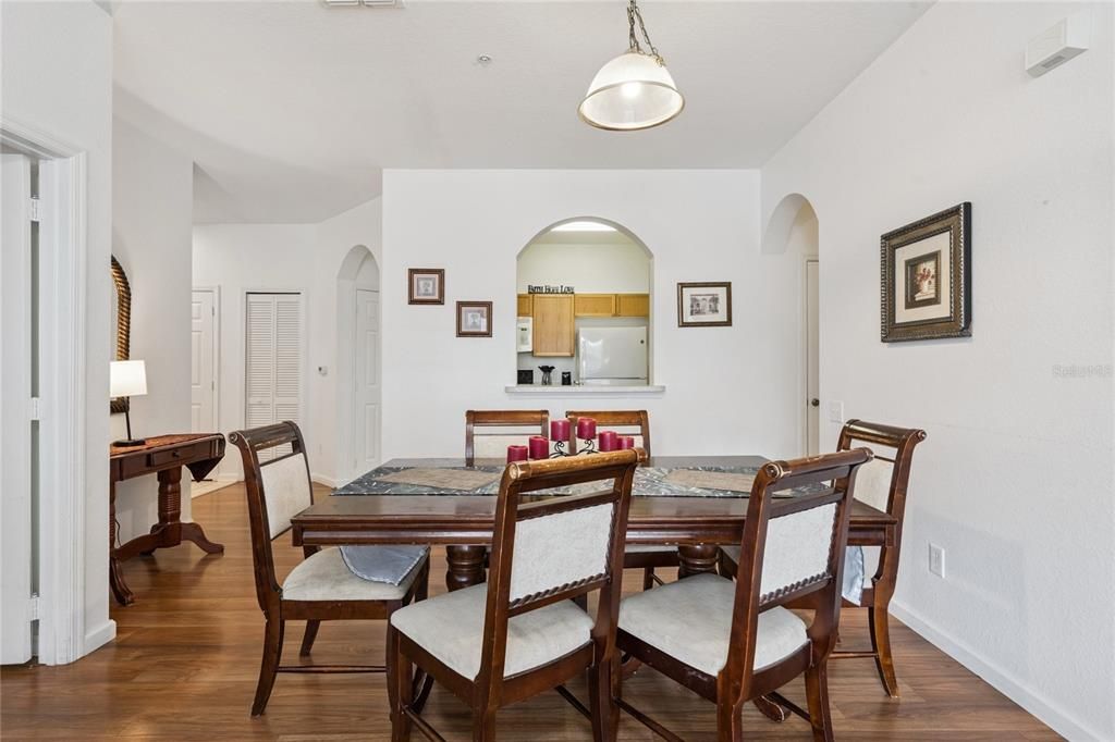 For Sale: $244,900 (3 beds, 2 baths, 1402 Square Feet)