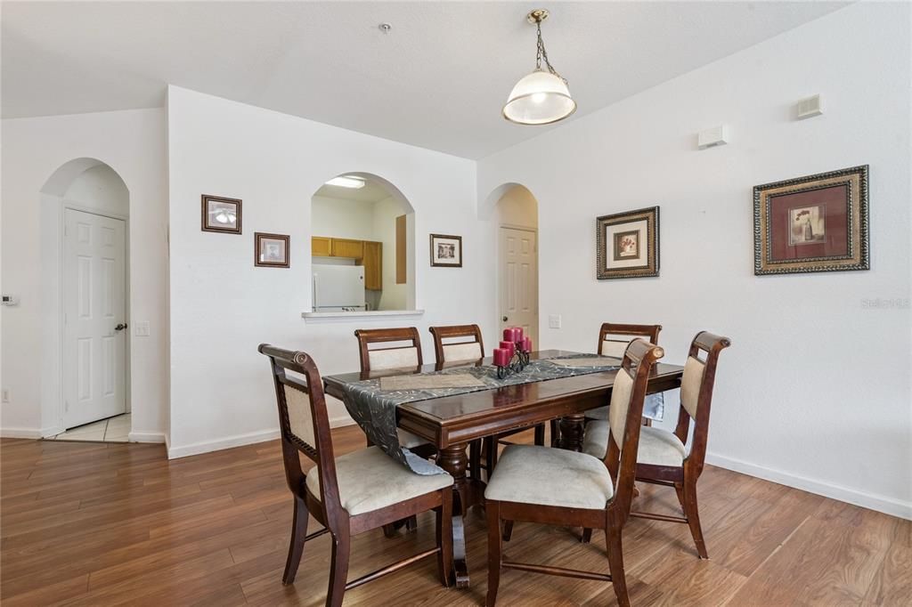 For Sale: $244,900 (3 beds, 2 baths, 1402 Square Feet)