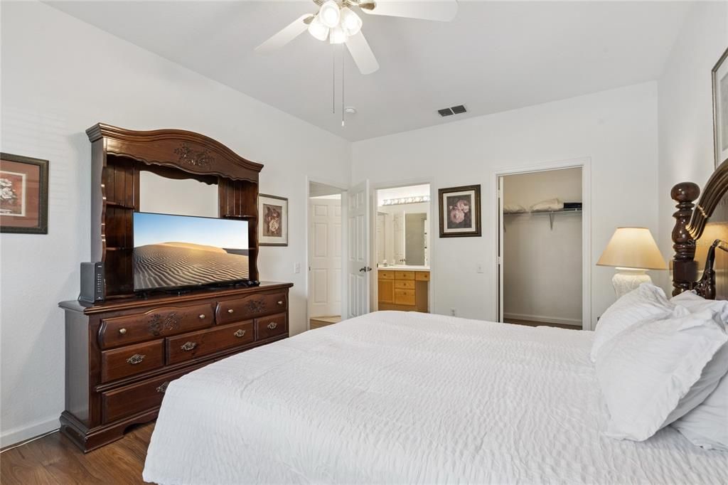 For Sale: $244,900 (3 beds, 2 baths, 1402 Square Feet)