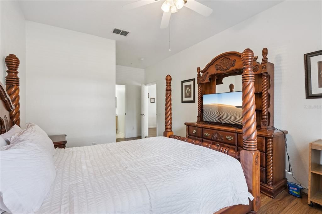 For Sale: $244,900 (3 beds, 2 baths, 1402 Square Feet)