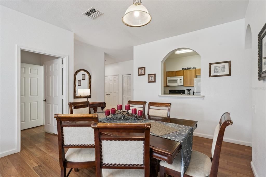 For Sale: $244,900 (3 beds, 2 baths, 1402 Square Feet)