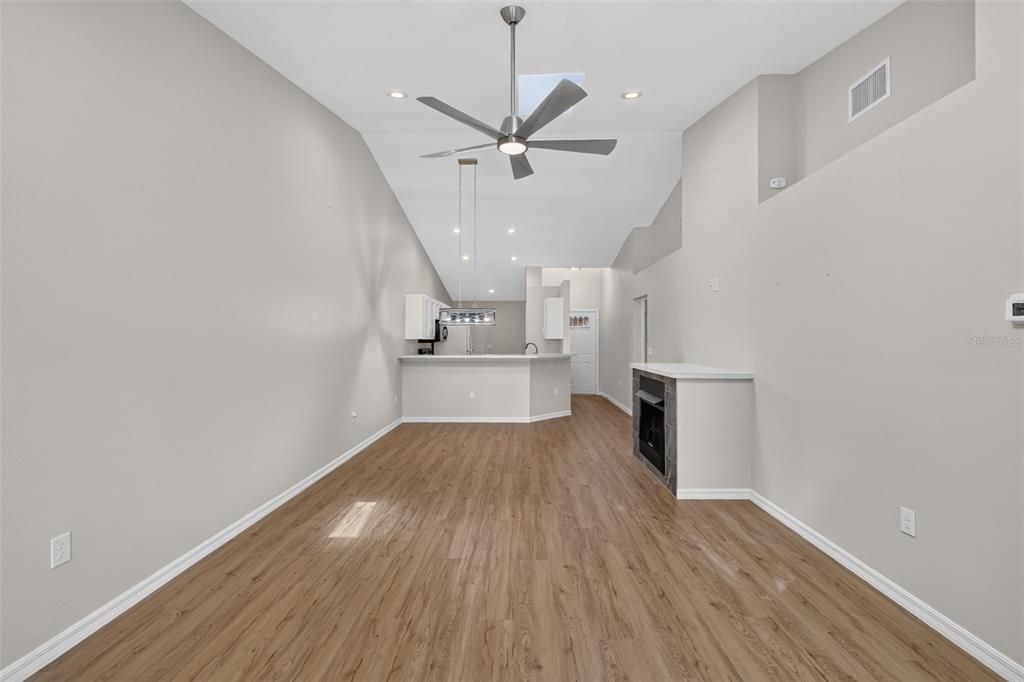 En Venta: $229,900 (2 camas, 2 baños, 1210 Pies cuadrados)