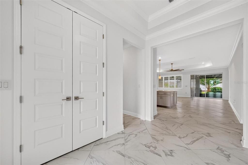 En Venta: $573,500 (3 camas, 3 baños, 2815 Pies cuadrados)