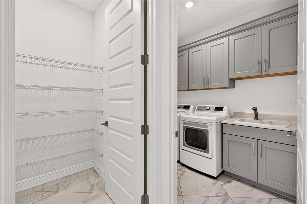 En Venta: $573,500 (3 camas, 3 baños, 2815 Pies cuadrados)