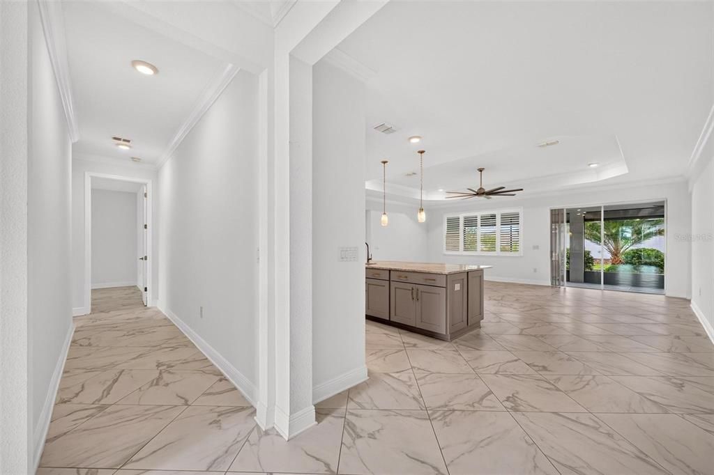 En Venta: $573,500 (3 camas, 3 baños, 2815 Pies cuadrados)