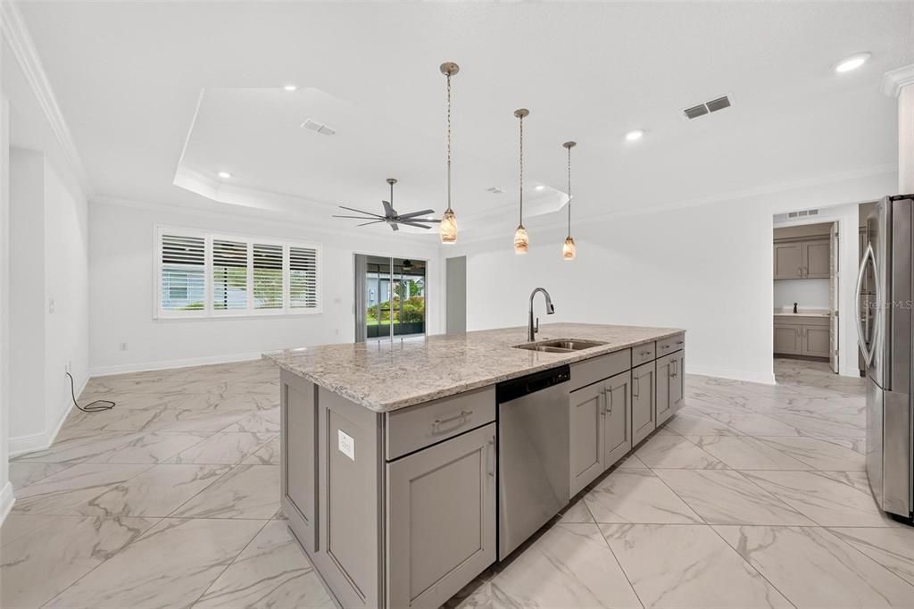 En Venta: $573,500 (3 camas, 3 baños, 2815 Pies cuadrados)