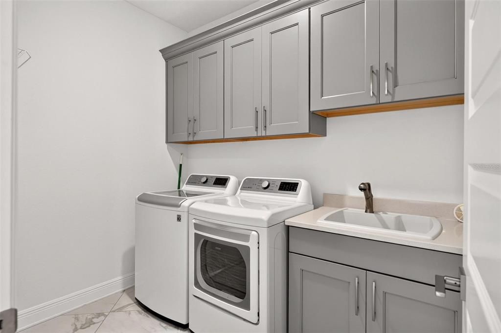 En Venta: $573,500 (3 camas, 3 baños, 2815 Pies cuadrados)