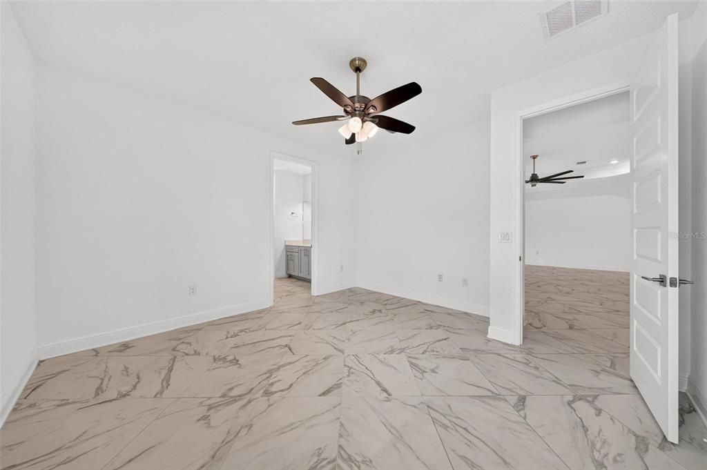 En Venta: $573,500 (3 camas, 3 baños, 2815 Pies cuadrados)