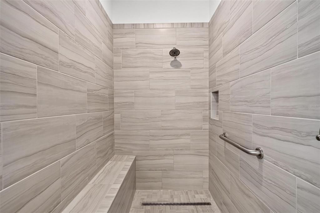 En Venta: $573,500 (3 camas, 3 baños, 2815 Pies cuadrados)