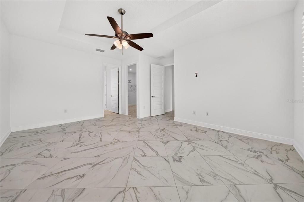 En Venta: $573,500 (3 camas, 3 baños, 2815 Pies cuadrados)