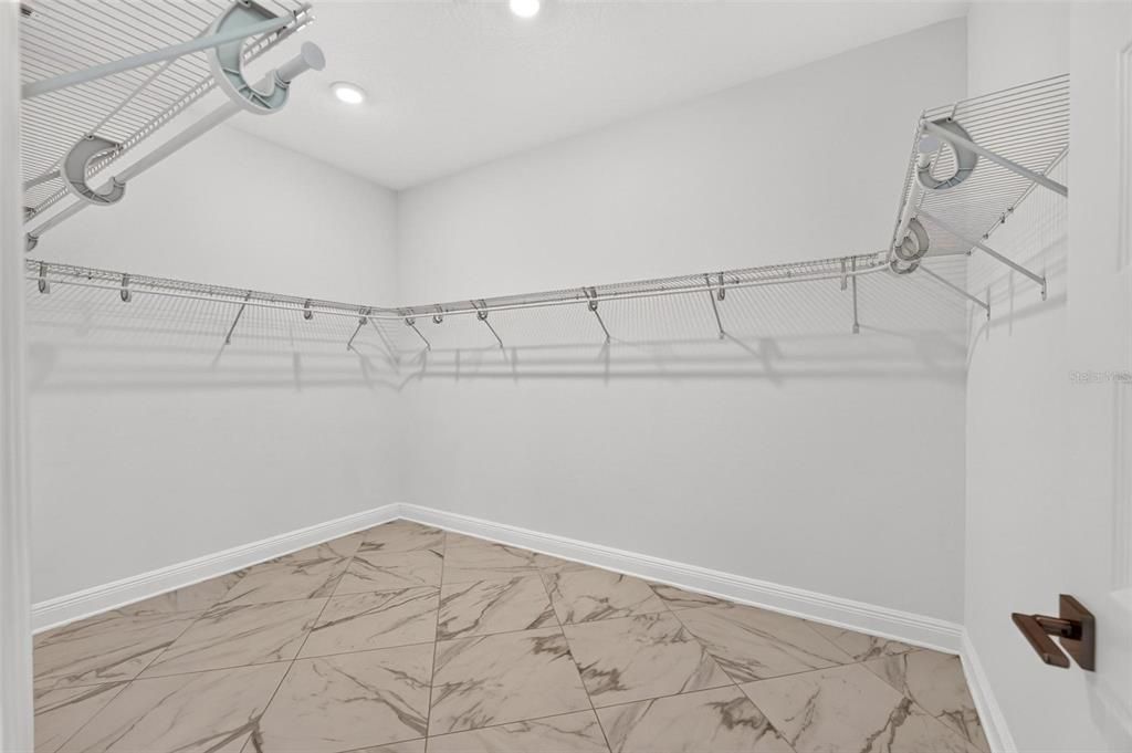 En Venta: $573,500 (3 camas, 3 baños, 2815 Pies cuadrados)