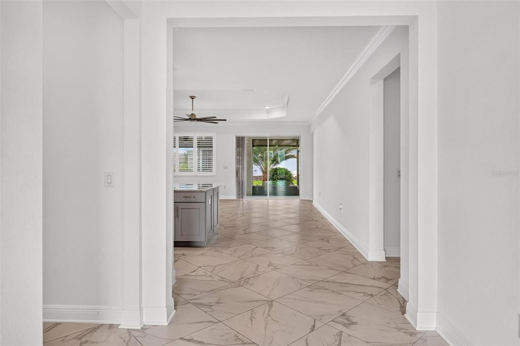 En Venta: $573,500 (3 camas, 3 baños, 2815 Pies cuadrados)