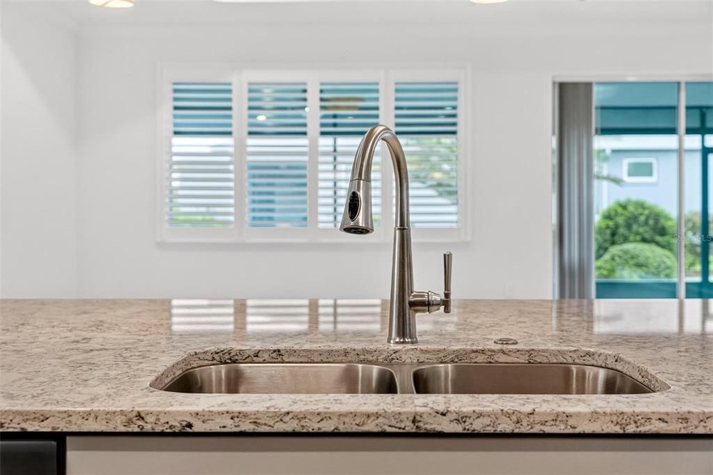 En Venta: $573,500 (3 camas, 3 baños, 2815 Pies cuadrados)