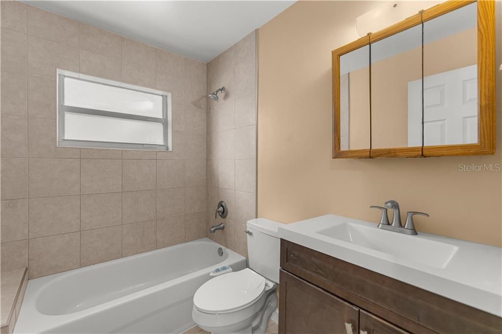 For Sale: $189,900 (2 beds, 1 baths, 990 Square Feet)