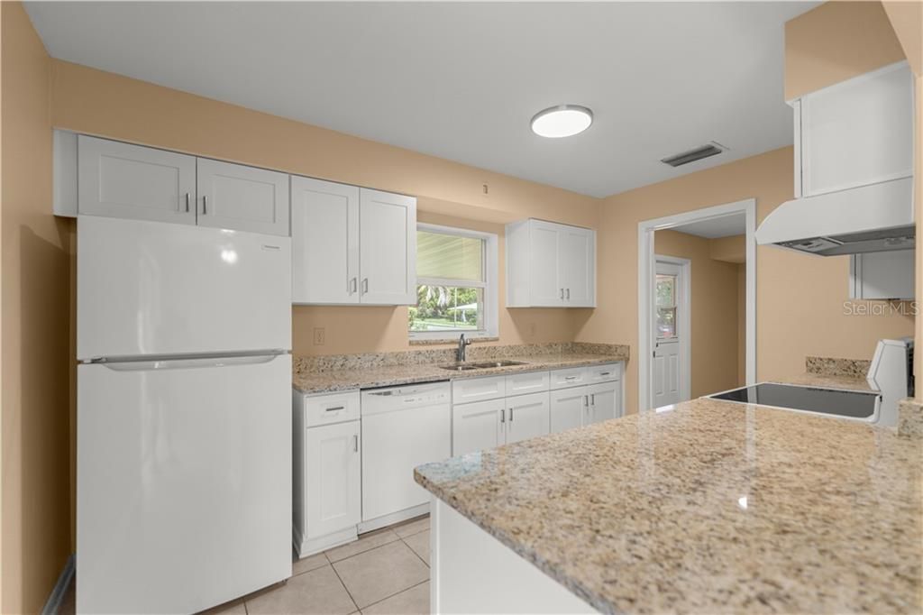 For Sale: $189,900 (2 beds, 1 baths, 990 Square Feet)