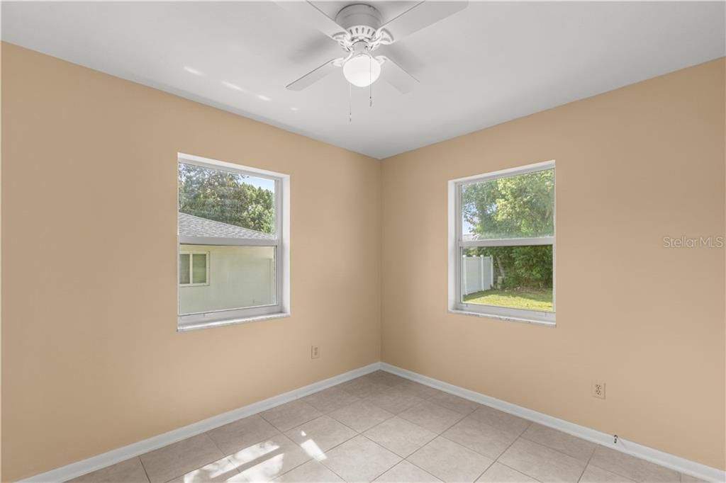 For Sale: $189,900 (2 beds, 1 baths, 990 Square Feet)