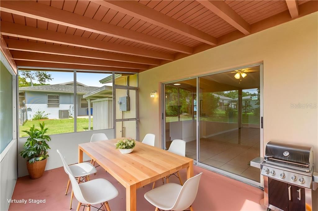 For Sale: $189,900 (2 beds, 1 baths, 990 Square Feet)