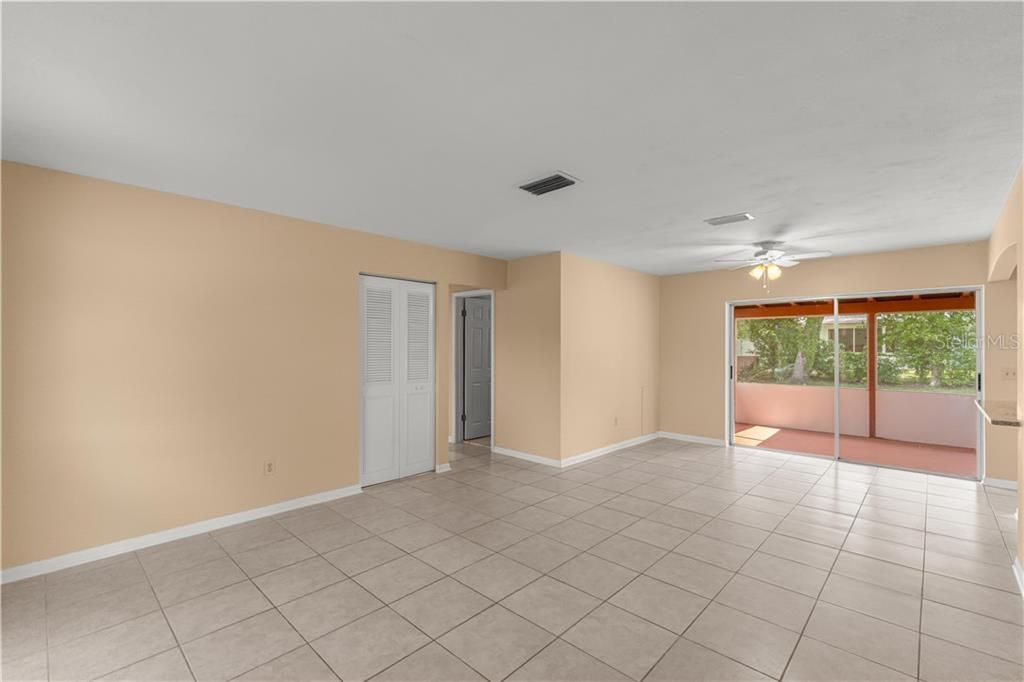 For Sale: $189,900 (2 beds, 1 baths, 990 Square Feet)