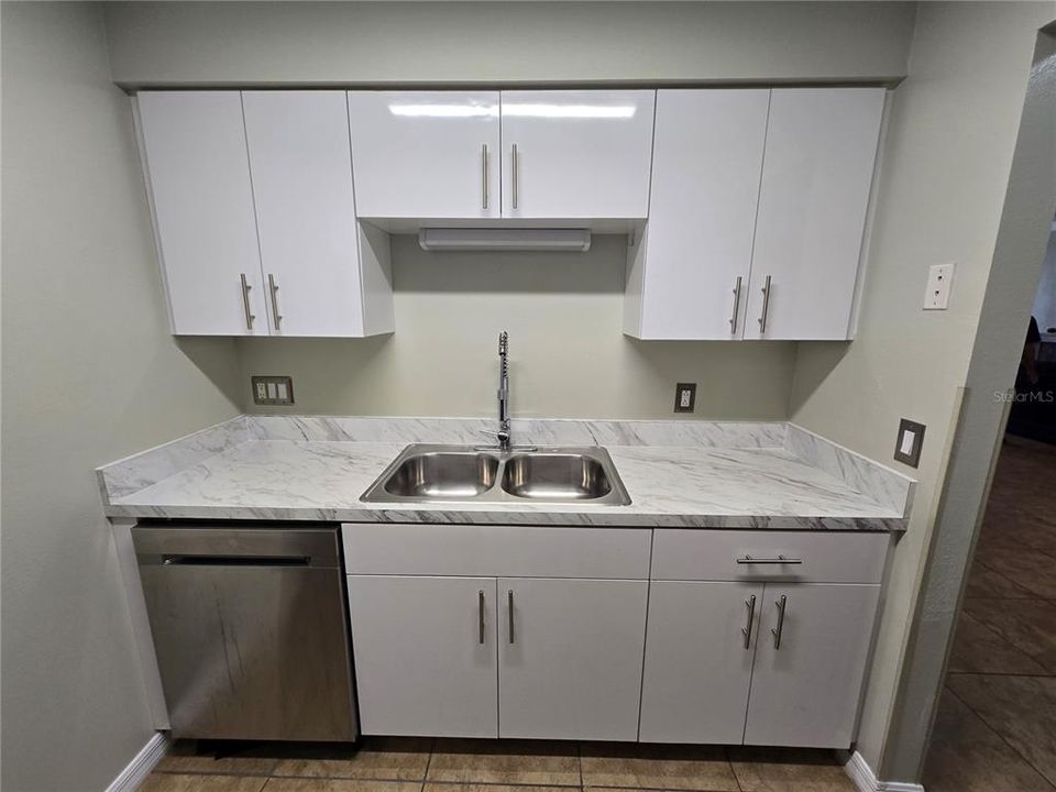 For Rent: $1,600 (2 beds, 2 baths, 851 Square Feet)