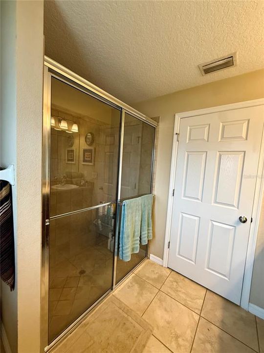 En Venta: $289,000 (4 camas, 2 baños, 1859 Pies cuadrados)