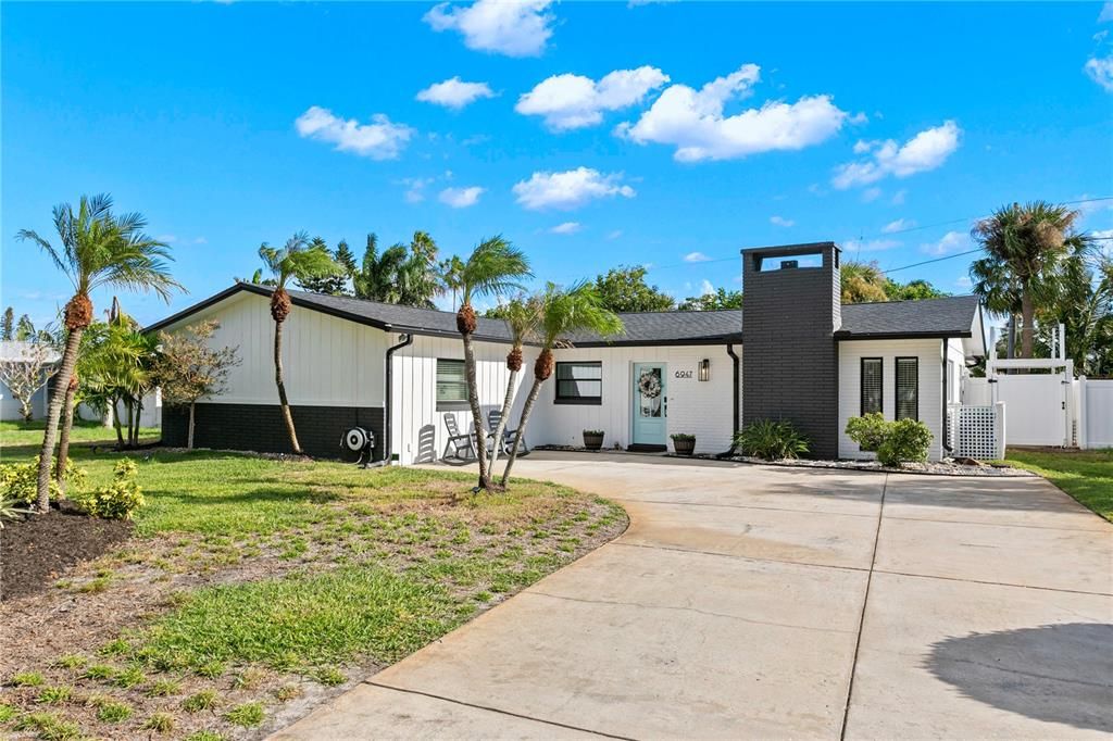 For Sale: $625,000 (4 beds, 3 baths, 1792 Square Feet)