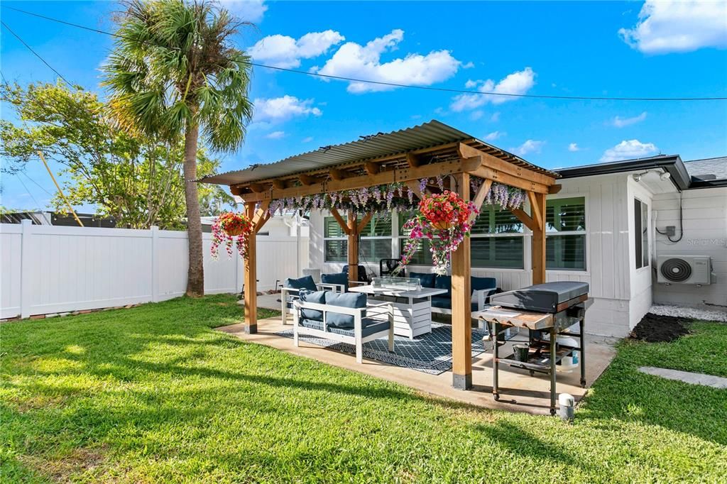 For Sale: $625,000 (4 beds, 3 baths, 1792 Square Feet)