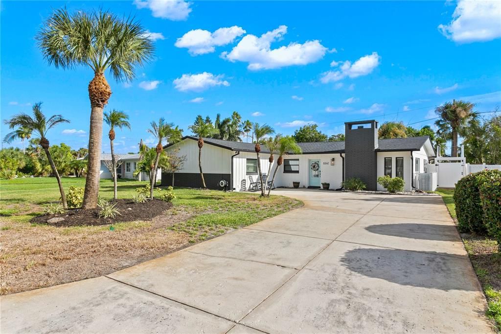 For Sale: $625,000 (4 beds, 3 baths, 1792 Square Feet)