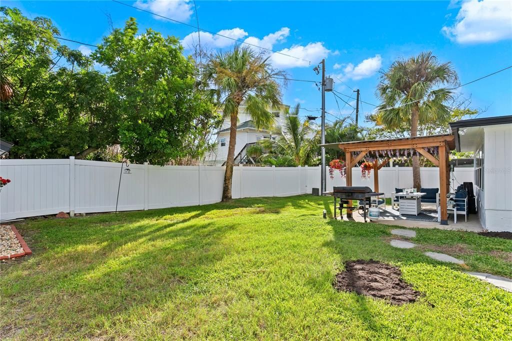 For Sale: $625,000 (4 beds, 3 baths, 1792 Square Feet)