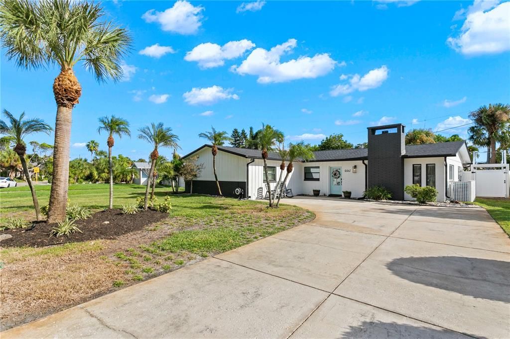 For Sale: $625,000 (4 beds, 3 baths, 1792 Square Feet)