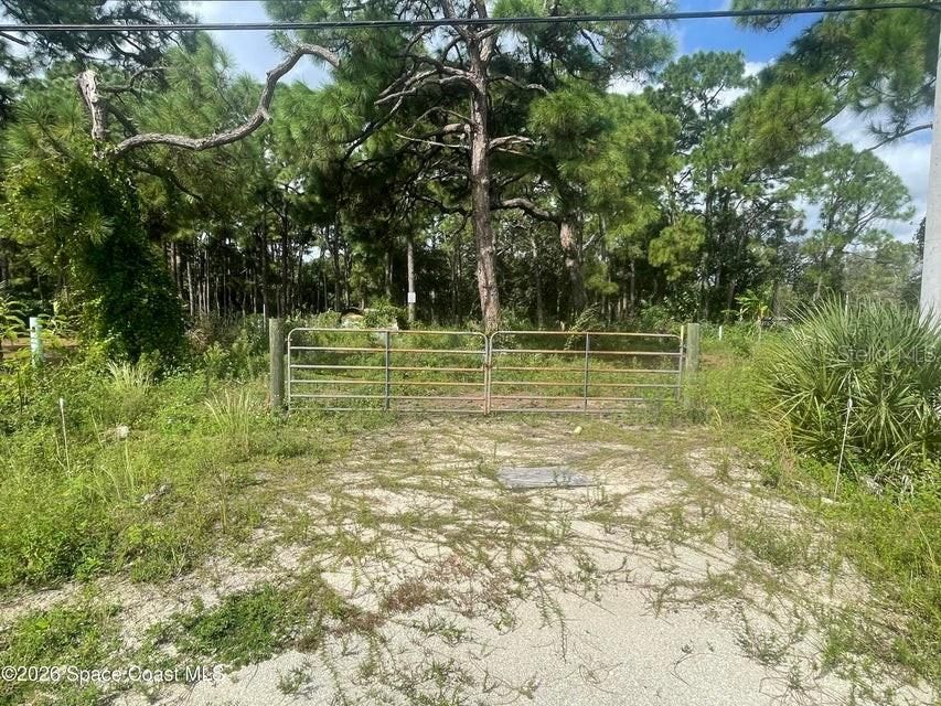На продажу: $225,000 (1.48 acres)