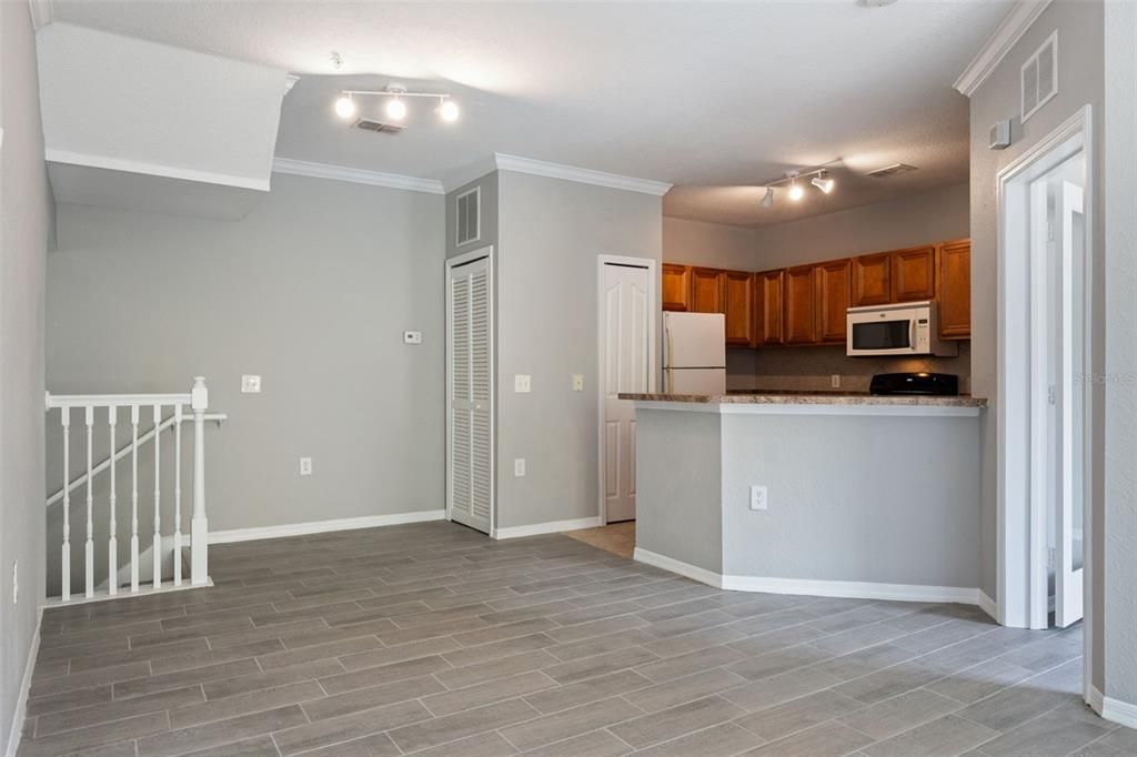 For Sale: $264,999 (2 beds, 2 baths, 1361 Square Feet)