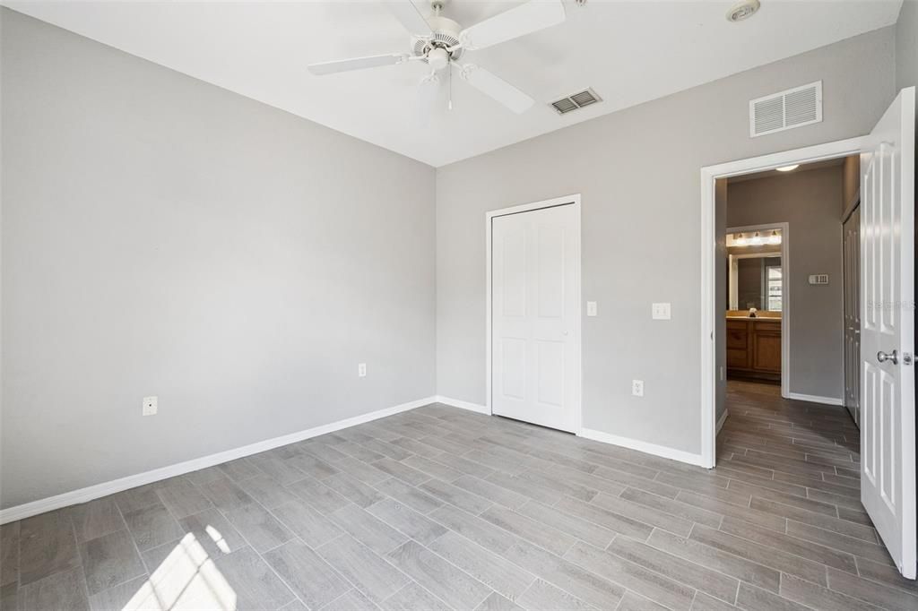 For Sale: $264,999 (2 beds, 2 baths, 1361 Square Feet)