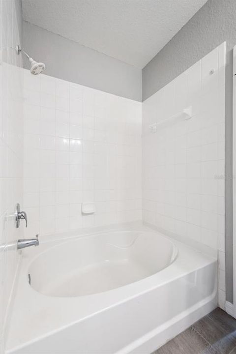 For Sale: $264,999 (2 beds, 2 baths, 1361 Square Feet)