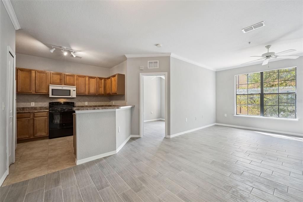For Sale: $264,999 (2 beds, 2 baths, 1361 Square Feet)