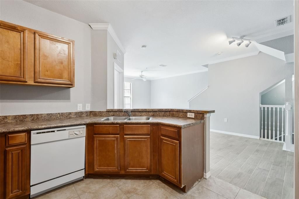 For Sale: $264,999 (2 beds, 2 baths, 1361 Square Feet)