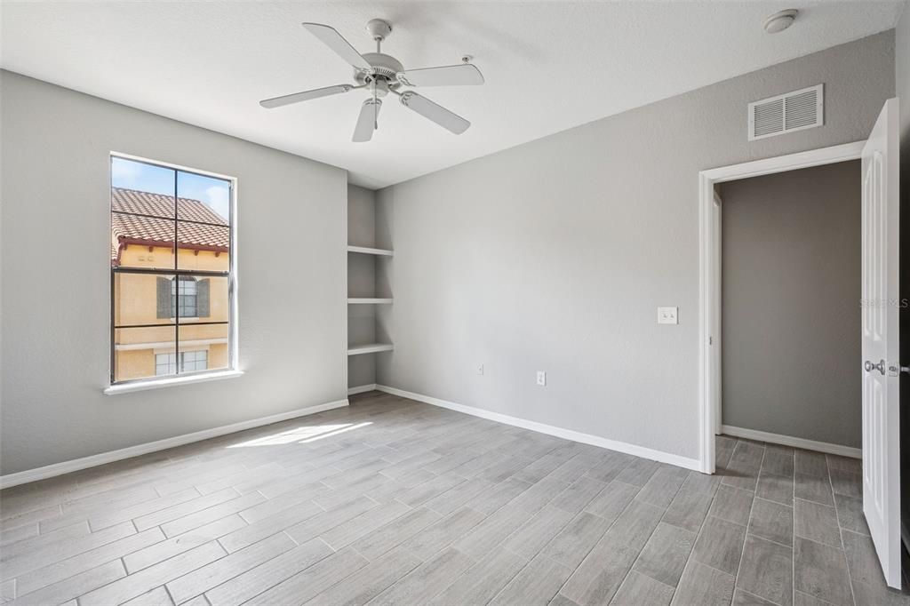 For Sale: $264,999 (2 beds, 2 baths, 1361 Square Feet)
